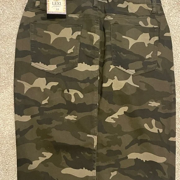 Camouflage Pencil Skirt - Picture 3 of 3